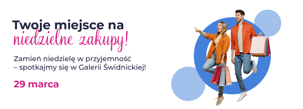 Para z torbami zakupowymi w Galerii Świdnickiej.