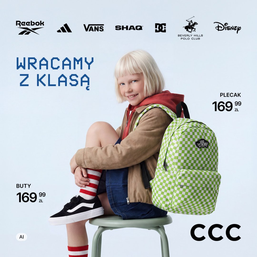 Dziecko z plecakiem w kratkę siedzi na krześle.