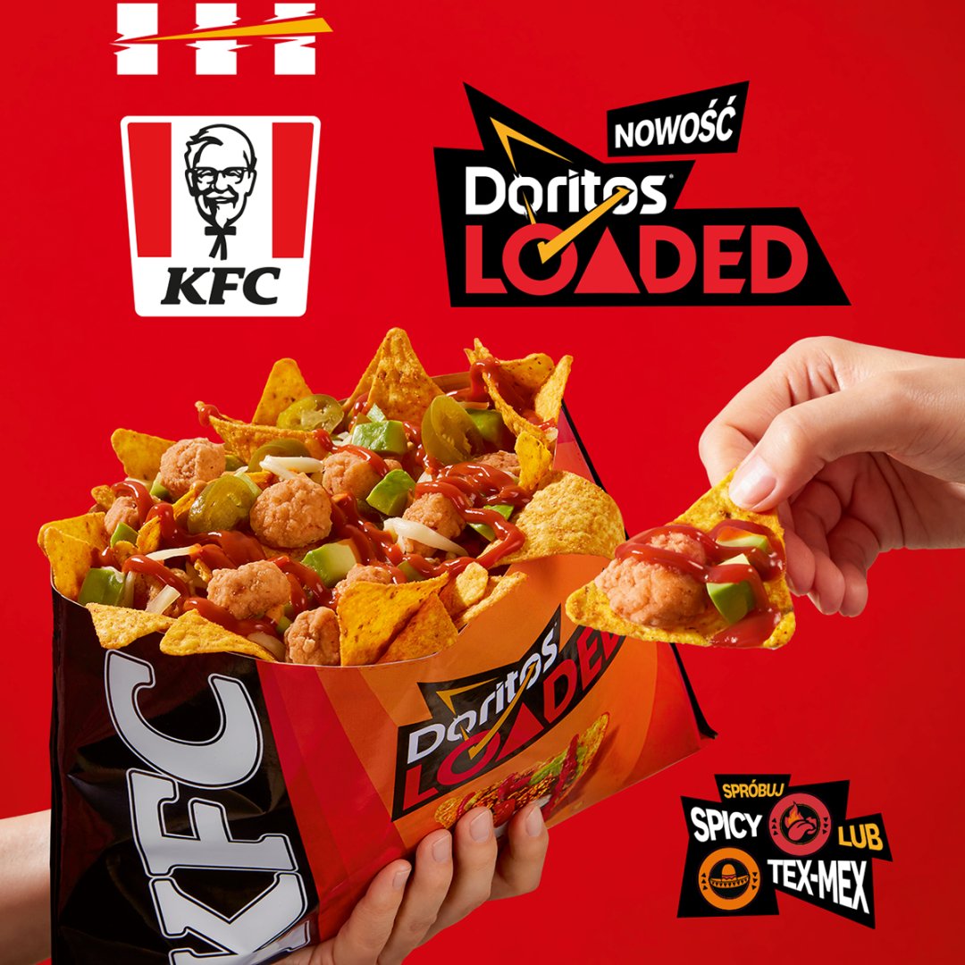 Pudełko Doritos Loaded z kawałkami kurczaka i dodatkami.